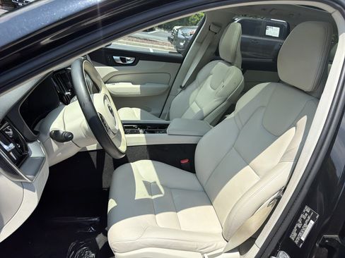 Certified 2023 Volvo XC60 B5 Core w/ Climate Package AWD/4WD image 16