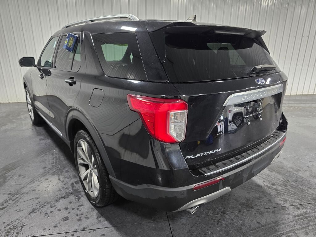 Used 2023 Ford Explorer Platinum AWD/4WD image 3