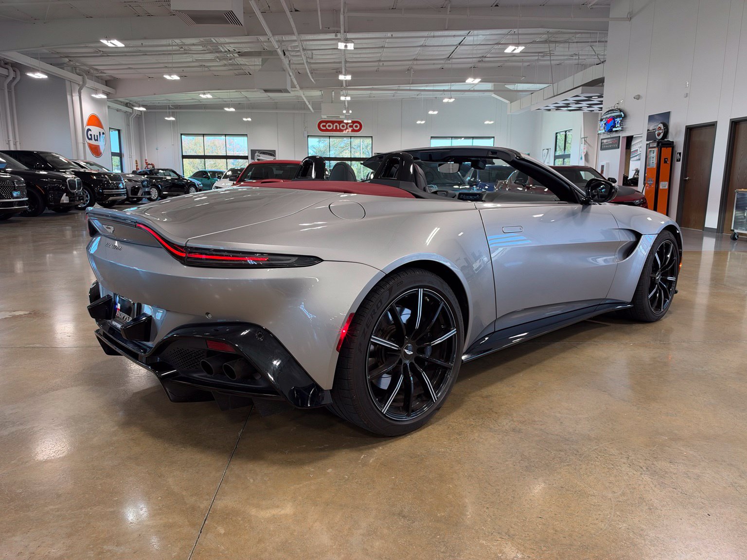 Used 2021 Aston Martin V8 Vantage Roadster RWD image 13