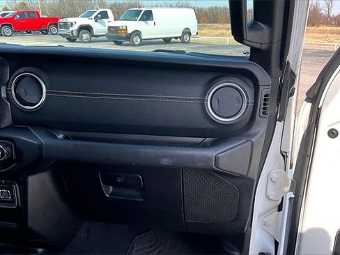 Used 2023 Jeep Wrangler Unlimited Sahara image 26