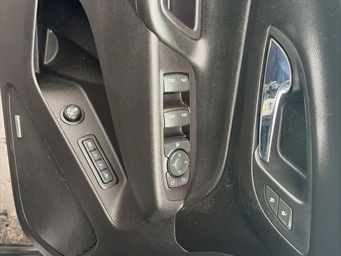 Used 2018 Chevrolet Equinox Premier image 10