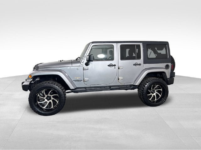 Used 2015 Jeep Wrangler Unlimited Sahara w/ Connectivity Group AWD/4WD image 2