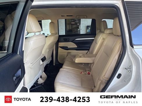 Used 2017 Toyota Highlander Plus AWD/4WD image 16