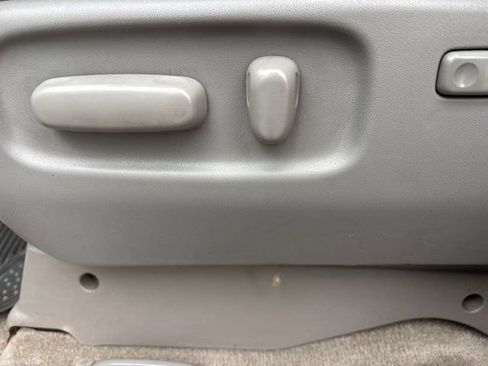 Used 2009 Toyota Sienna XLE image 12