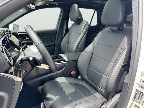 Certified 2025 Mercedes-Benz GLC 300 4MATIC image 11