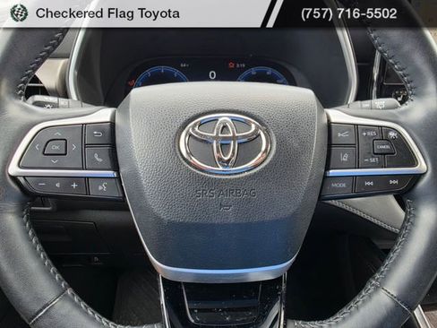 Used 2023 Toyota Highlander Limited image 14