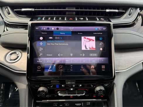 Used 2023 Jeep Grand Cherokee 4WD 4xe w/ Luxury Tech Group II image 17