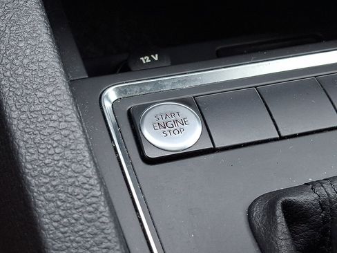 Used 2016 Volkswagen Jetta SE FWD image 23