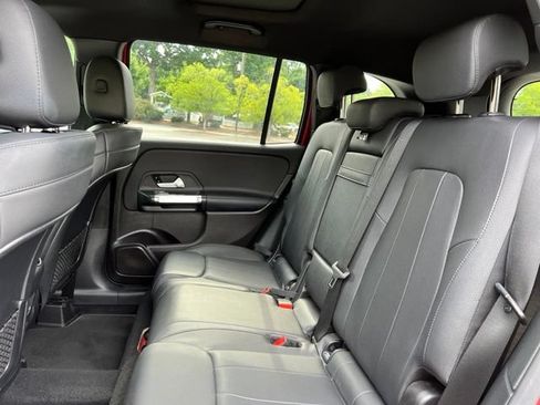 Used 2020 Mercedes-Benz GLB 250 4MATIC w/ Premium Package image 17
