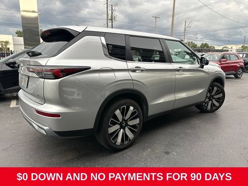 Used 2025 Mitsubishi Outlander SE AWD/4WD image 3