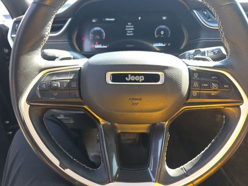 Used 2021 Jeep Grand Cherokee L Laredo image 4