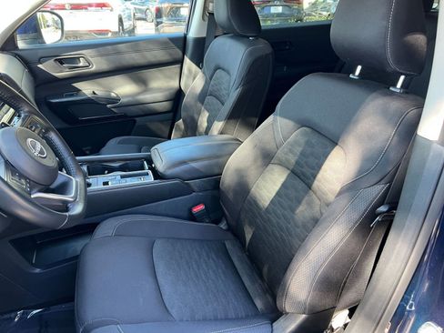 Used 2025 Nissan Pathfinder SV image 39