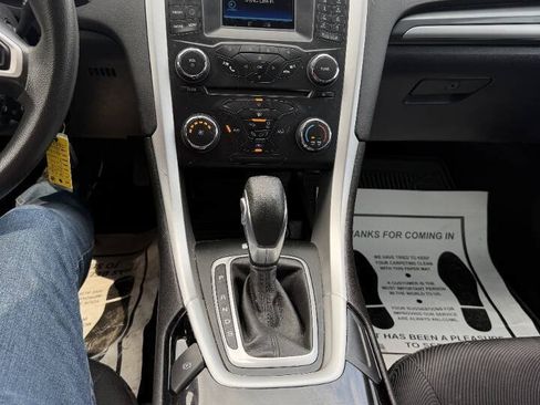 Used 2015 Ford Fusion SE FWD image 16