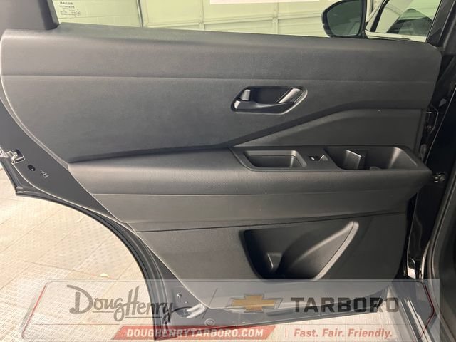 Used 2025 Nissan Pathfinder SV FWD image 32