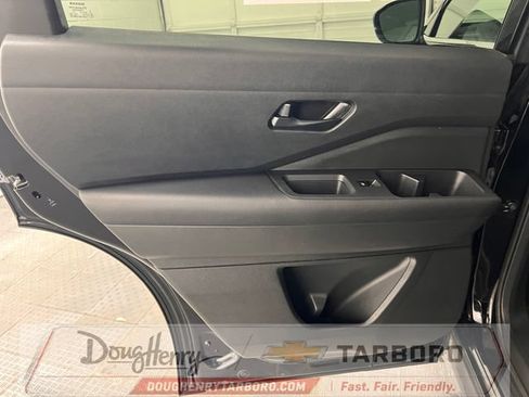 Used 2025 Nissan Pathfinder SV FWD image 32