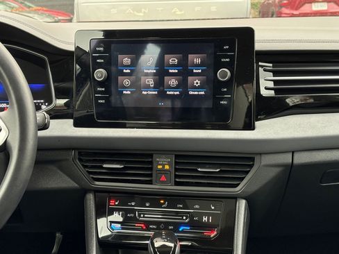 Used 2025 Volkswagen Jetta SE image 18