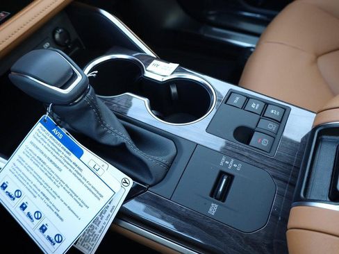 New 2026 Toyota Highlander Platinum image 18