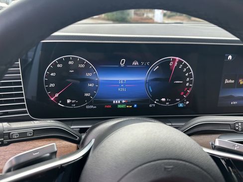 Used 2025 Mercedes-Benz GLE 450e 4MATIC image 30