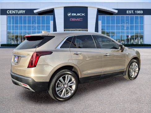 Used 2023 Cadillac XT5 Premium Luxury w/ Technology Package FWD image 4