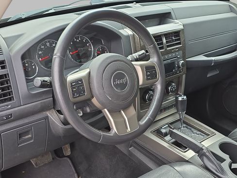 Used 2012 Jeep Liberty Limited Jet AWD/4WD image 17