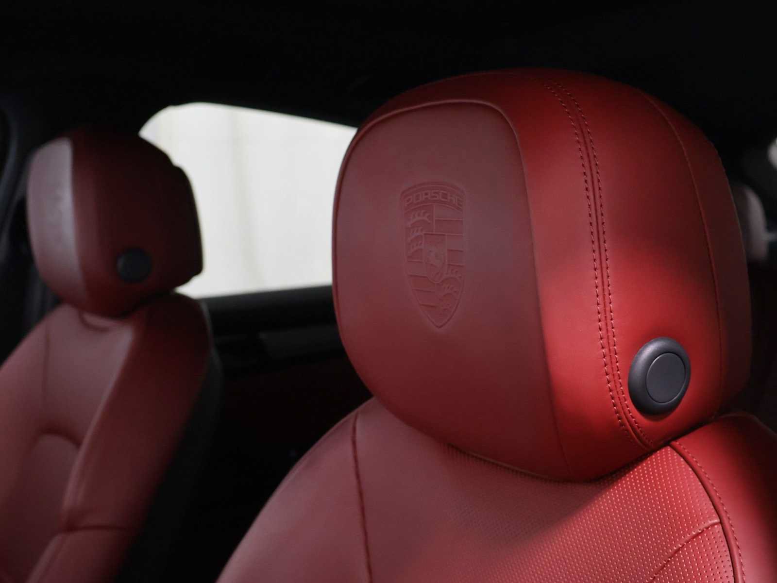 Certified 2023 Porsche Cayenne Platinum Edition AWD/4WD image 19