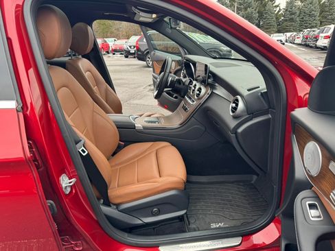 Used 2021 Mercedes-Benz GLC 300 4MATIC image 23