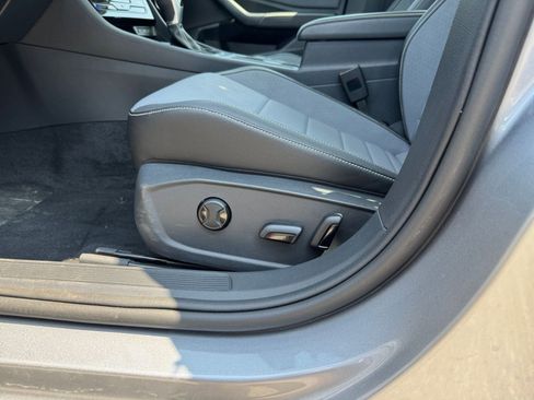 Used 2025 Volkswagen Jetta SE image 23