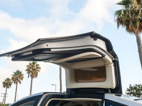 Used 2018 Tesla Model X 75D AWD/4WD image 19