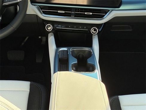 New 2026 Chevrolet Equinox EV LT image 20