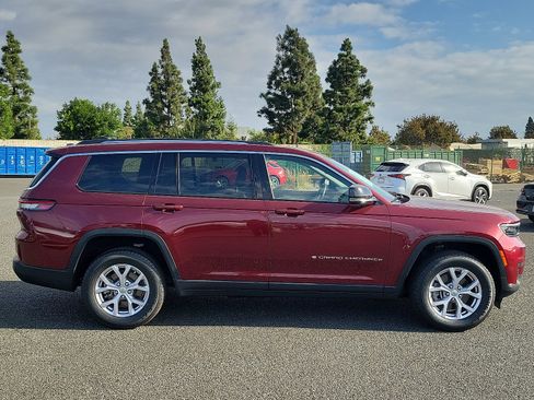 Used 2022 Jeep Grand Cherokee L Limited image 23