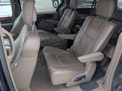 Used 2013 Chrysler Town & Country Limited w/ Luxury Group image 13