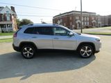 Used 2020 Jeep Cherokee Limited image 2