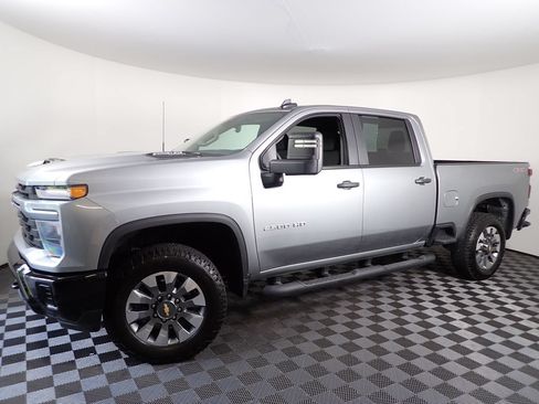 Used 2026 Chevrolet Silverado 2500 Custom w/ Custom Convenience Package AWD/4WD image 11