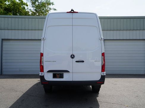 Used 2025 Mercedes-Benz Sprinter 2500 image 8