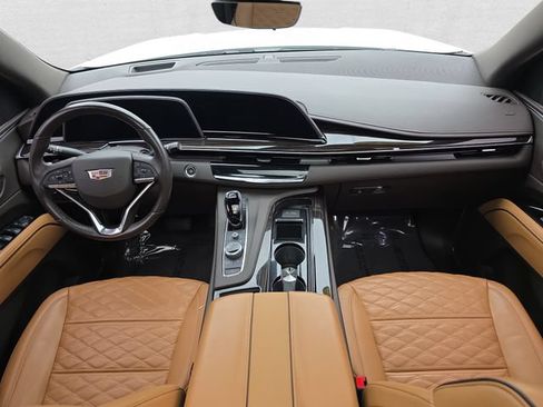 Used 2021 Cadillac Escalade Premium Luxury w/ LPO, Illumination Package AWD/4WD image 9
