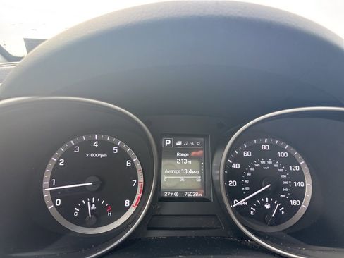 Used 2017 Hyundai Santa Fe SE image 9