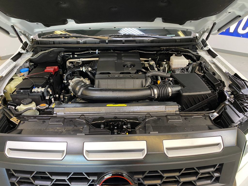 Used 2025 Nissan Frontier PRO-4X AWD/4WD image 9