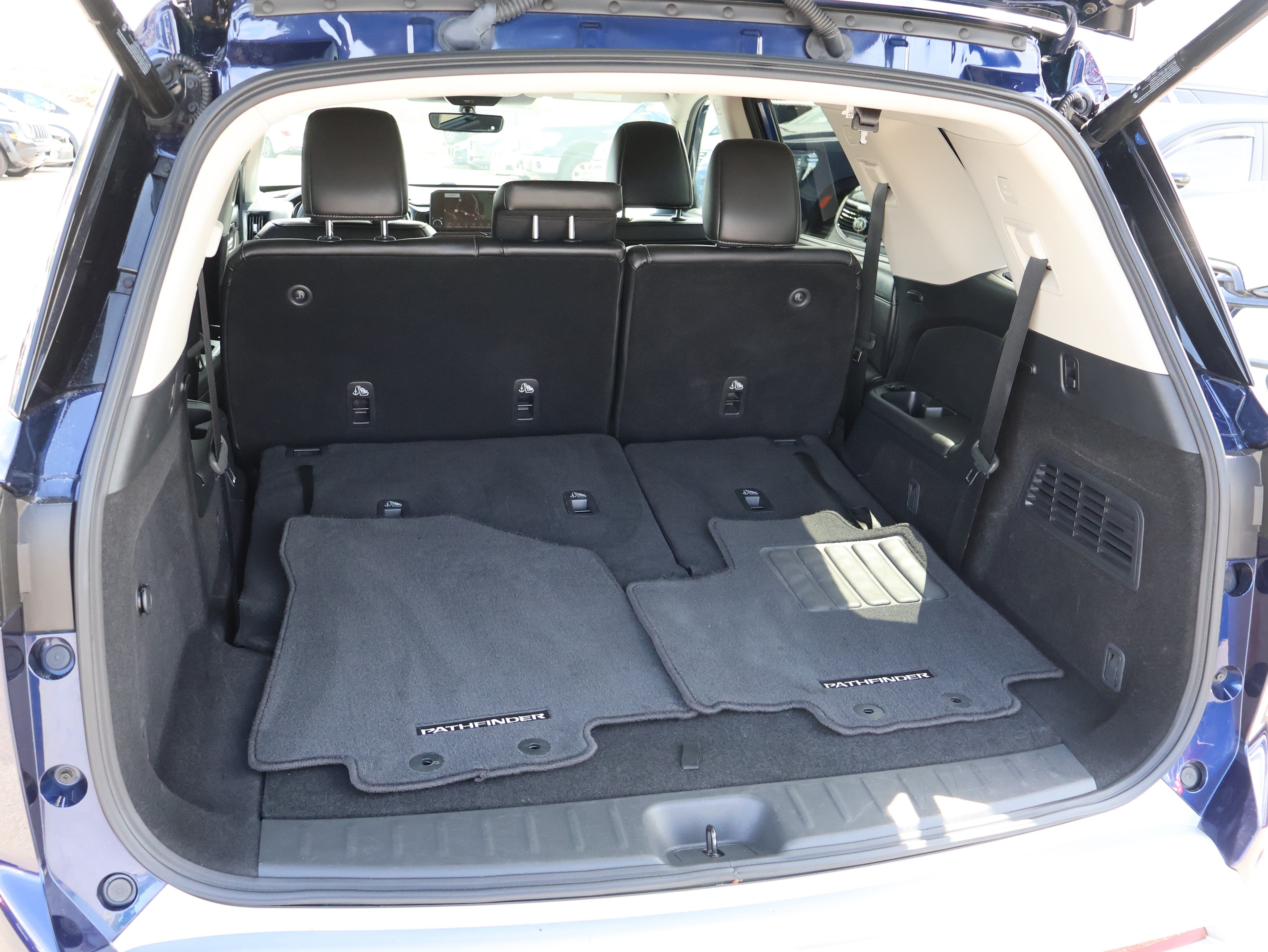 Used 2025 Nissan Pathfinder SL AWD/4WD image 7