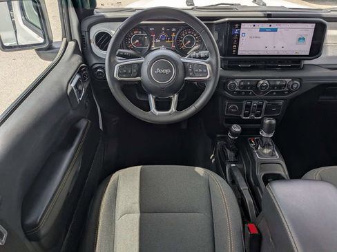 Used 2025 Jeep Wrangler Unlimited Sahara AWD/4WD image 14