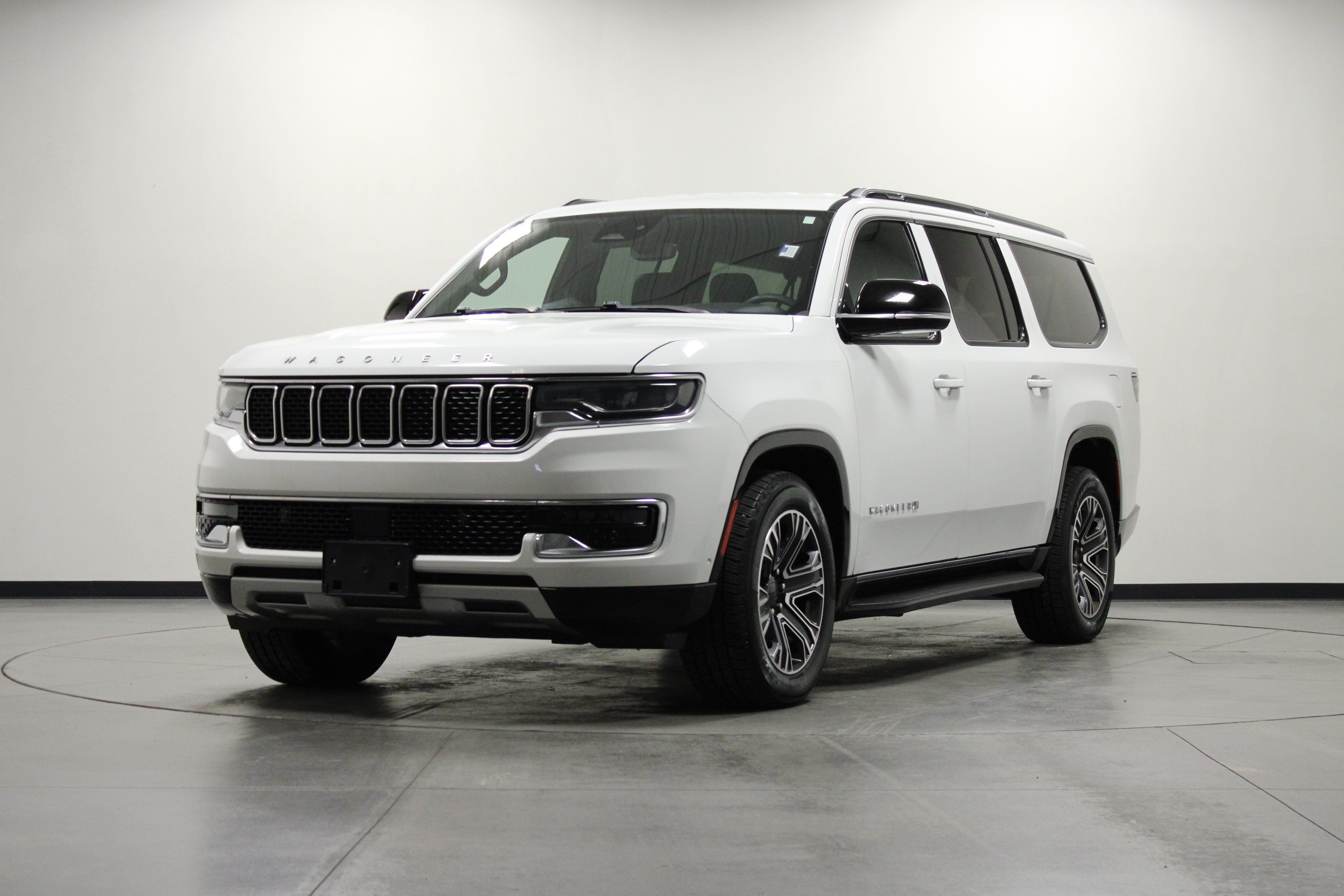 Used 2024 Jeep Wagoneer L Series II RWD image 8