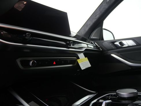 Used 2027 BMW X7 xDrive40i w/ M Sport Package AWD/4WD image 21