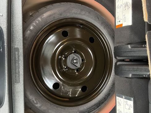 Certified 2018 Ford Explorer XLT w/ Equipment Group 201A image 41