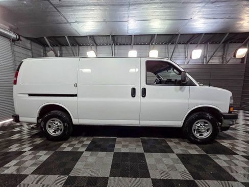 Used 2021 Chevrolet Express 2500 w/ Driver Convenience Package image 8
