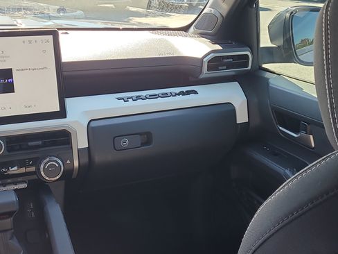 Used 2024 Toyota Tacoma TRD Sport image 15