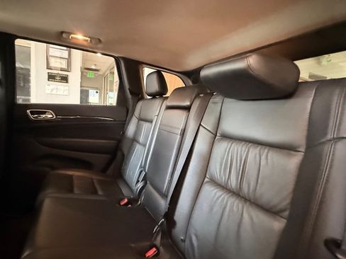Used 2012 Jeep Grand Cherokee Laredo AWD/4WD image 10