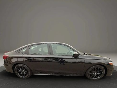 Used 2025 Honda Civic Sport image 4