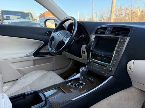 Used 2010 Lexus IS 250C image 10