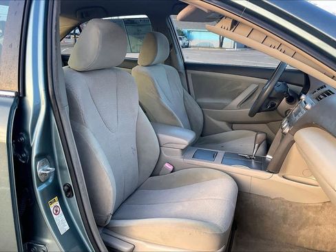 Used 2010 Toyota Camry LE image 13