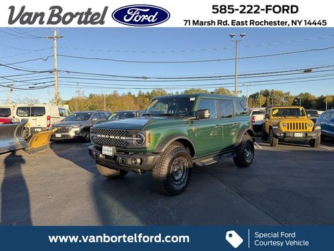 Used 2025 Ford Bronco Badlands image 1