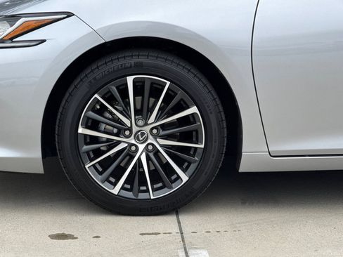 Certified 2025 Lexus ES 300h w/ Premium Package FWD image 12